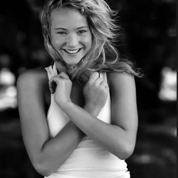 JLaw, ¿eres tú? La protagonista de "The Hunger Games" formó parte de las guapísimas modelos de la marca.