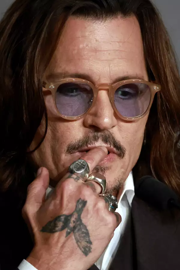 Johnny Depp causa revuelo por el mal estado de sus dientes