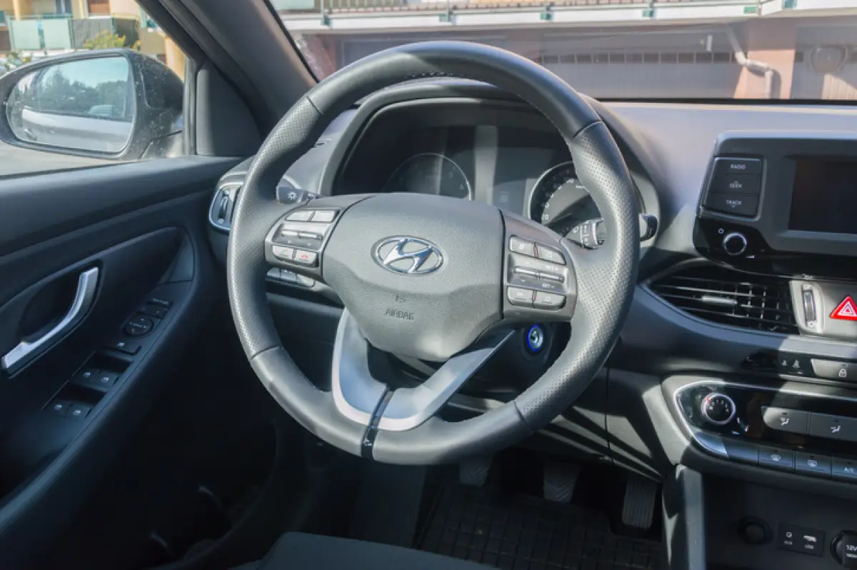 Car steering wheel of Hyundai i30.