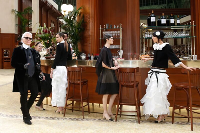 Karl Lagerfeld impresionó con su café Brasserie Gabrielle para Chanel.