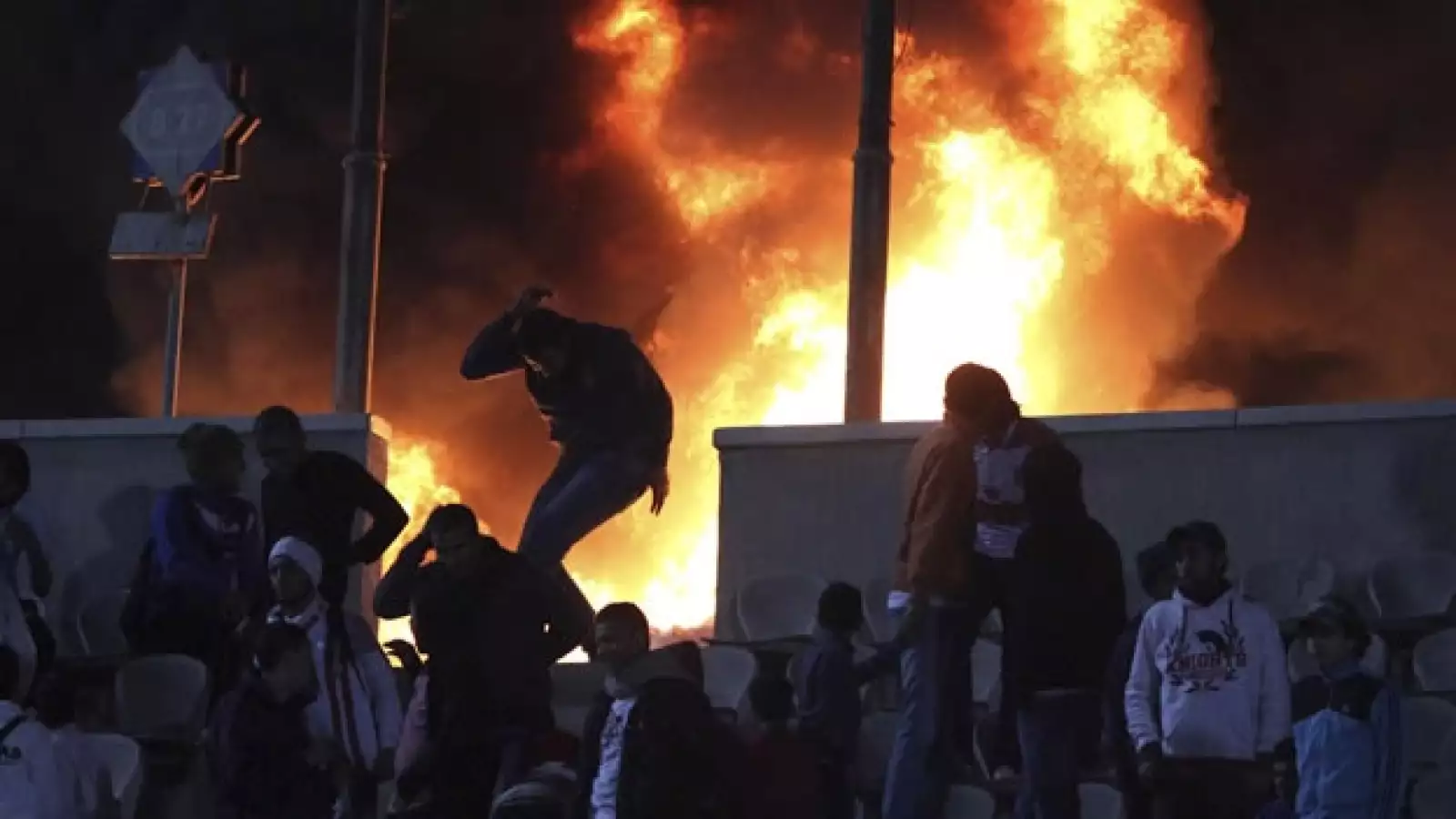 Aficionados de futbol protagonizan disturbios