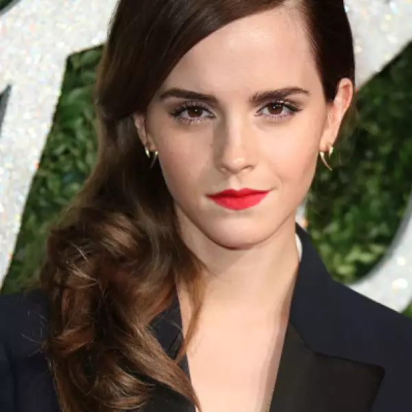 Emma Watson es el número 1 en la lista. Con su campaña HeForShe, se propone darle una voz fuerte a las mujeres y se ha convertido en la cara del feminismo. Emma no es sólo una cara bonita, es una mujer que está cambiando al mundo.