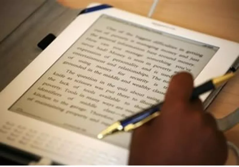 Kindle puede contener unos 200 libros descargados de Amazon.com. (Foto: AP)