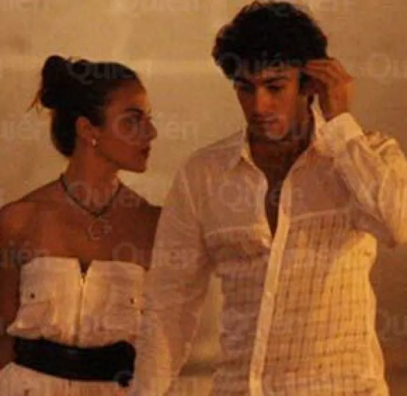La madre de la protagonista de "La misma Luna",  aseguró que su hija y el actor se casaron por amor y no por estar esperarando un hijo.