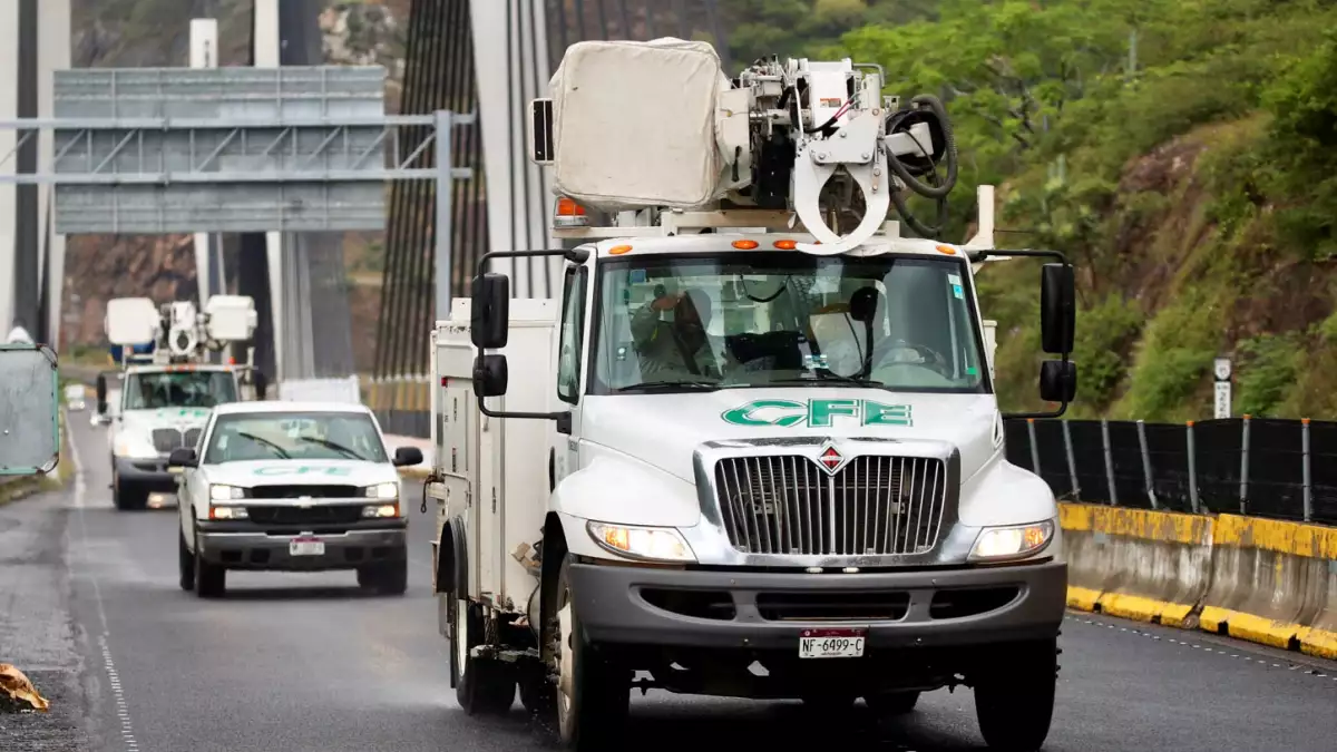CFE usa internet satelital para reactivar servicios en Oaxaca tras huracán Erick