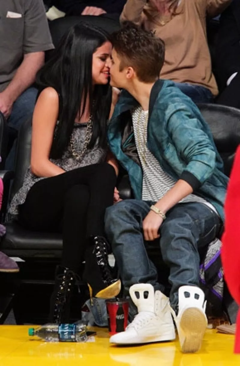 En el nuevo disco del cantante titulado "Believe Acoustic" existe una canción llamada "Heartbreaker" la cual le dedica a su ex pareja.