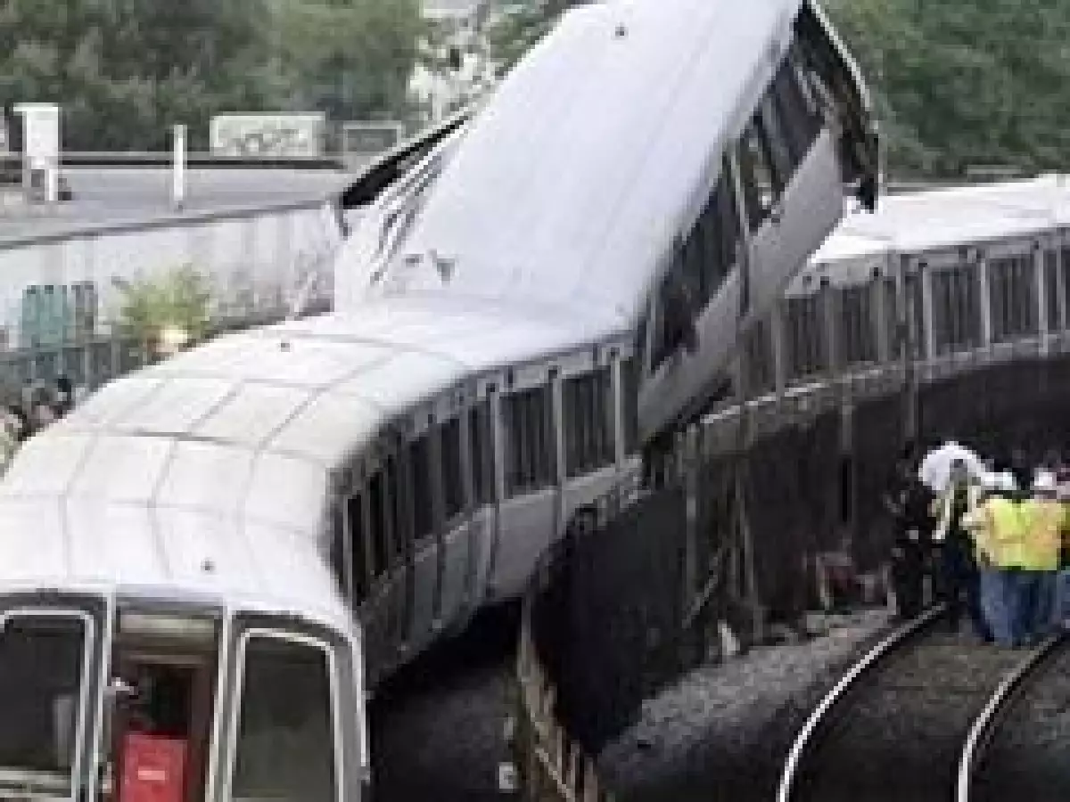 Al menos 4 muertos y 70 heridos ha dejado el descarrilamiento del tren en DC. (Foto: Reuters)