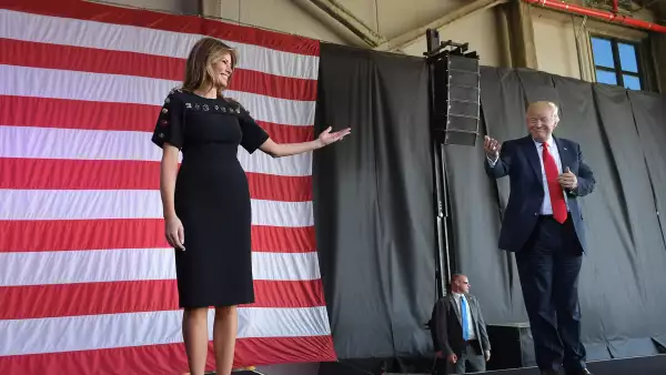 Trump viajó a Suiza sin su esposa