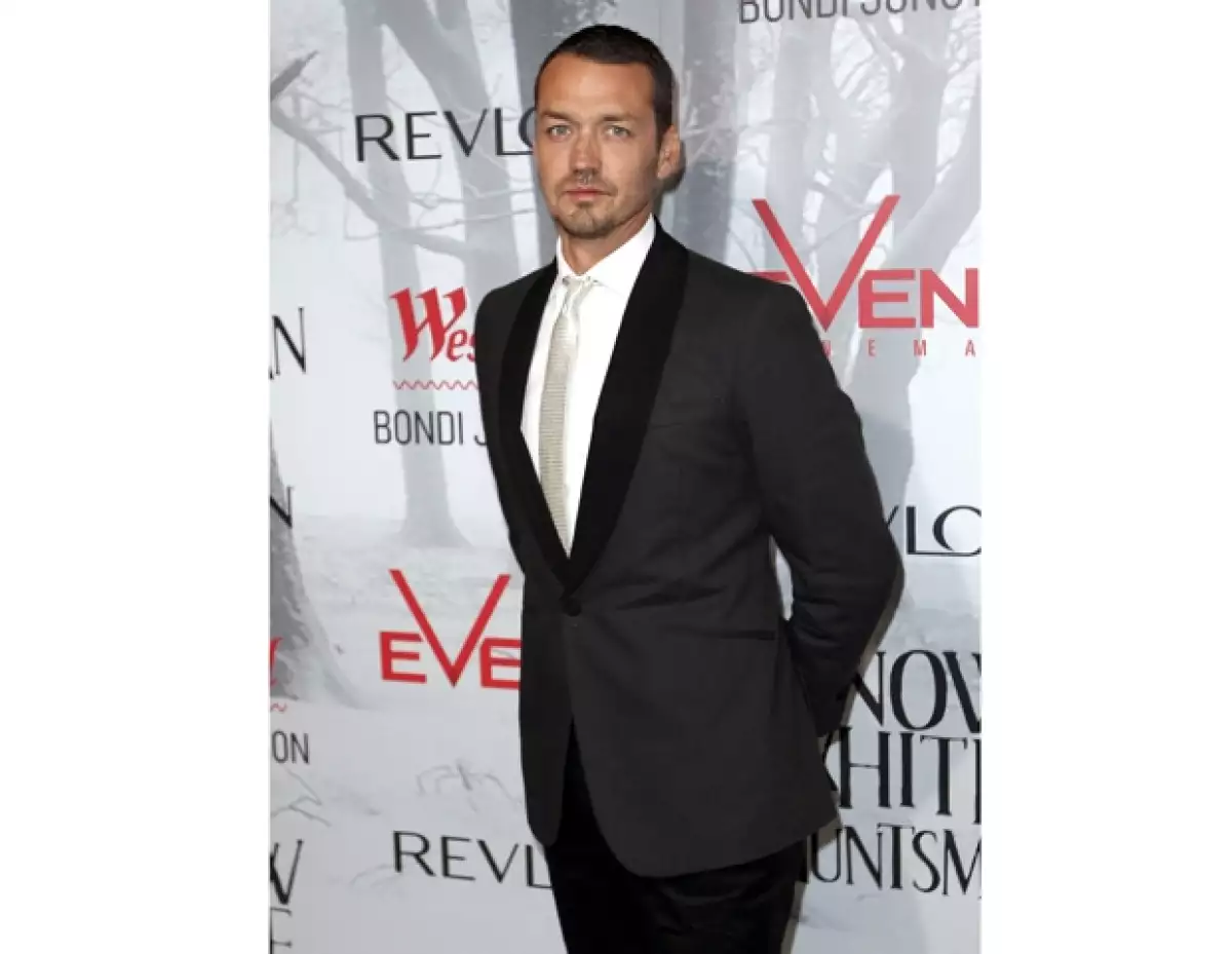 El primer éxito del director fue cuando se encargó de una campaña para la marca Sony en Inglaterra.