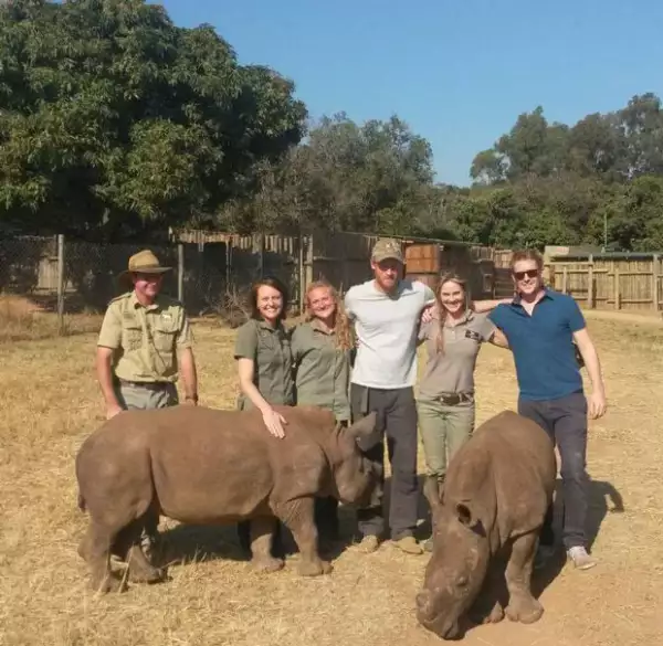 Vistió muy ad hoc para la ocasión y causó sensación por su nuevo look.