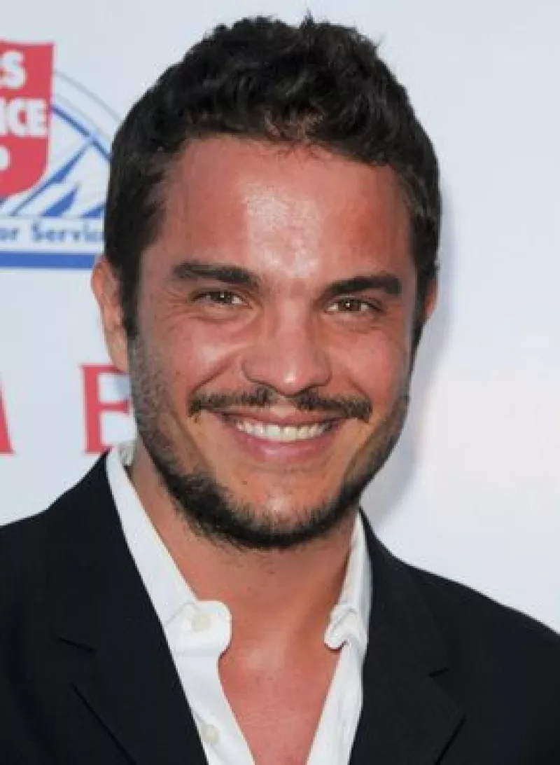 El actor mexicano asegura que ya lo llamaron promotores de boxeo para ofrecerle peleas fuera de la pantalla grande, lo cual está considerando.