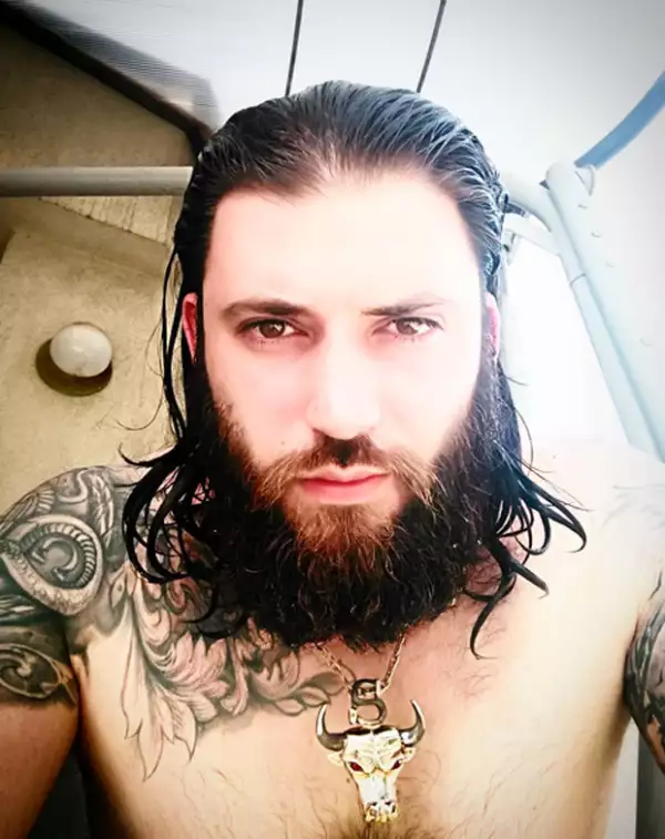 Este es el look actual de Stanislav Ianevski.