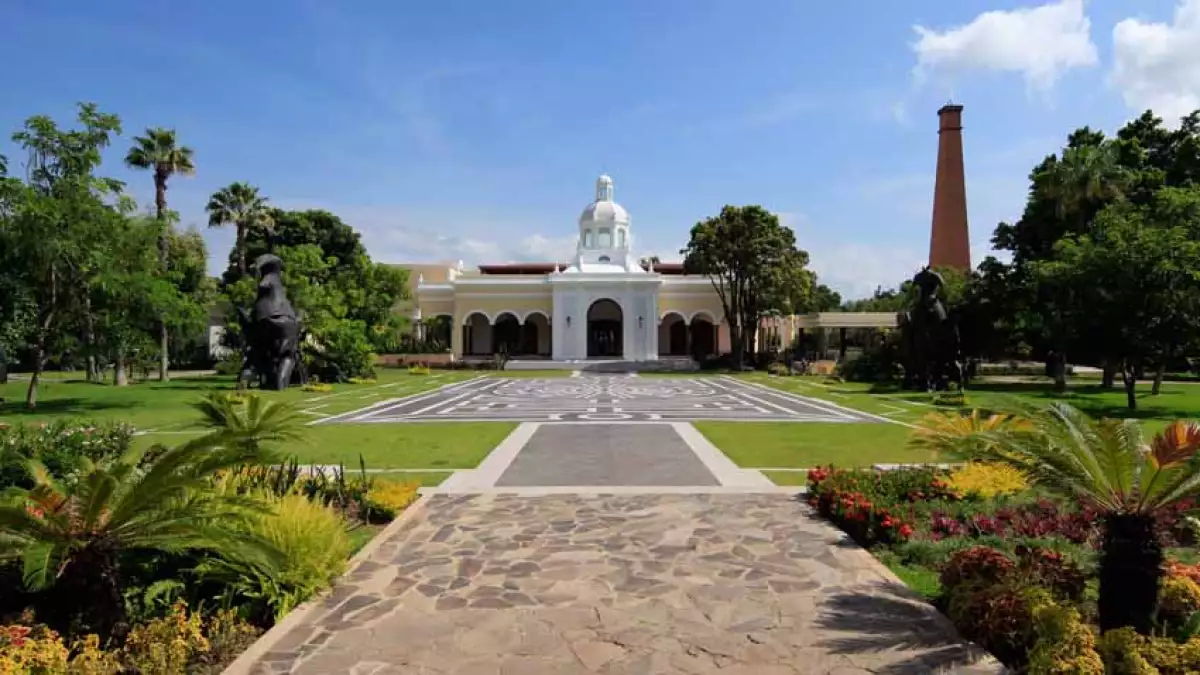 Hacienda el Centenario ofrece belleza arquitectónica, jardines, patios, fuentes y terrazas.