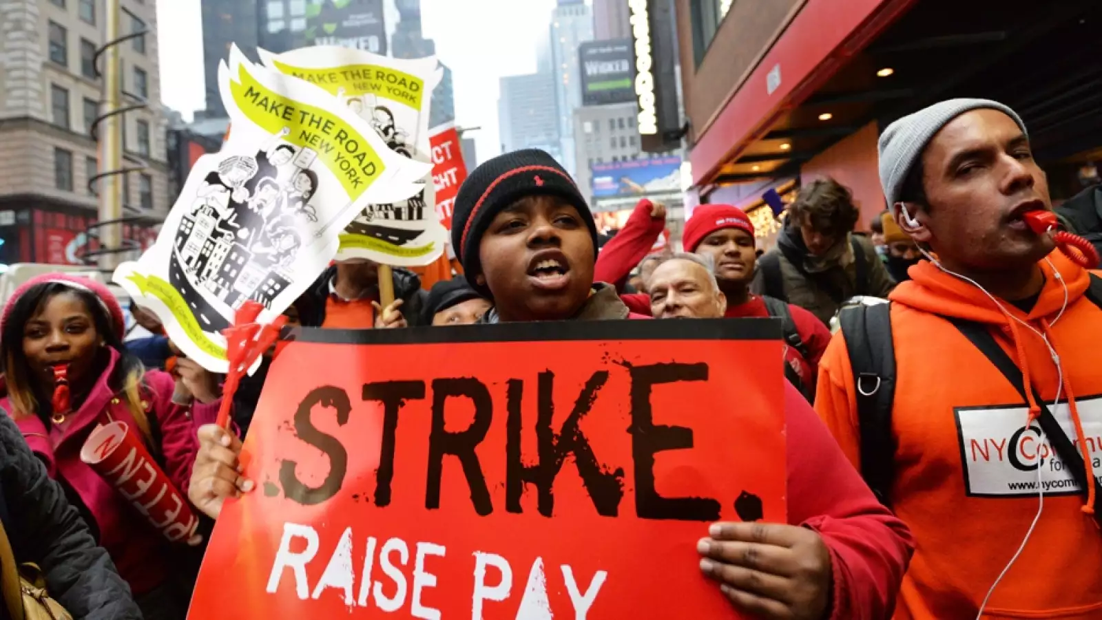 protesta afuera del mcdonald´s de time square
