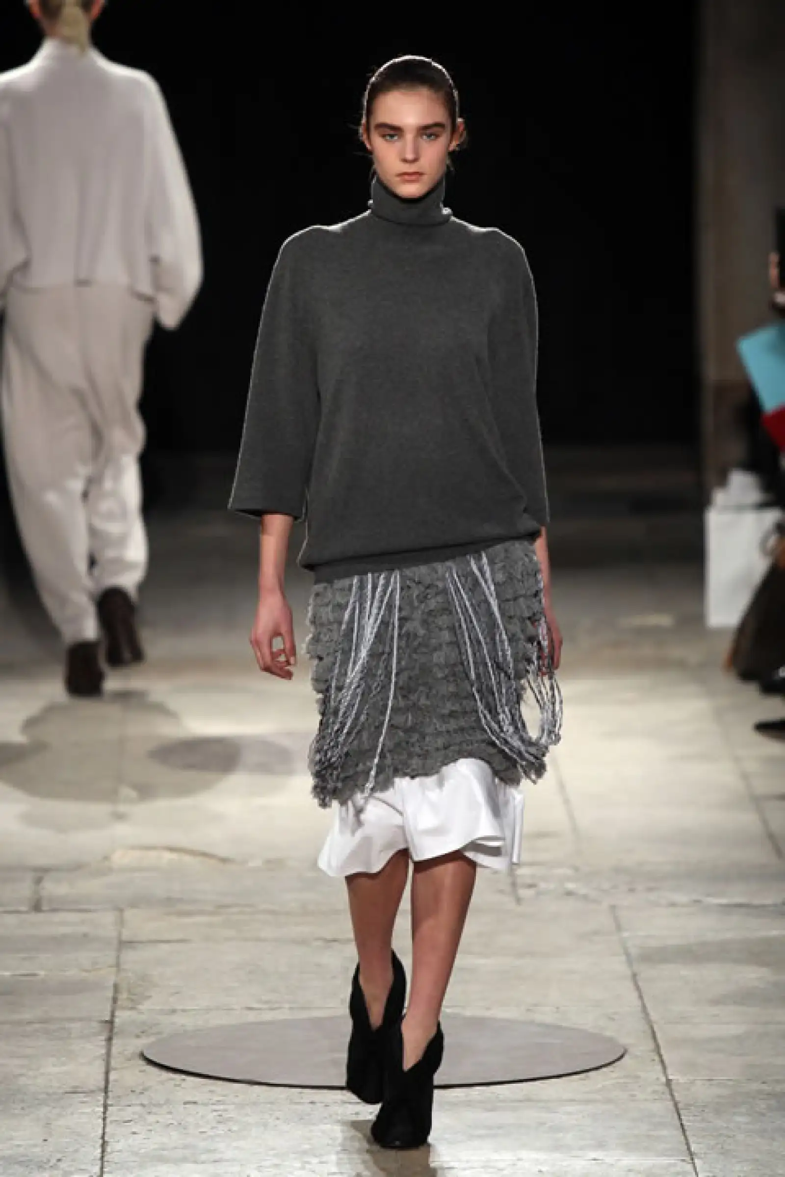 Allude La mezcla de texturas en estilo casual resultan una gran opción para la próxima temporada.
