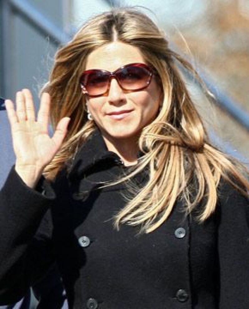 Una fuente cercana a la actriz informó que Aniston considera a su ex compañero de la serie `Friends´, como el cadidato ideal para una inseminación artificial.