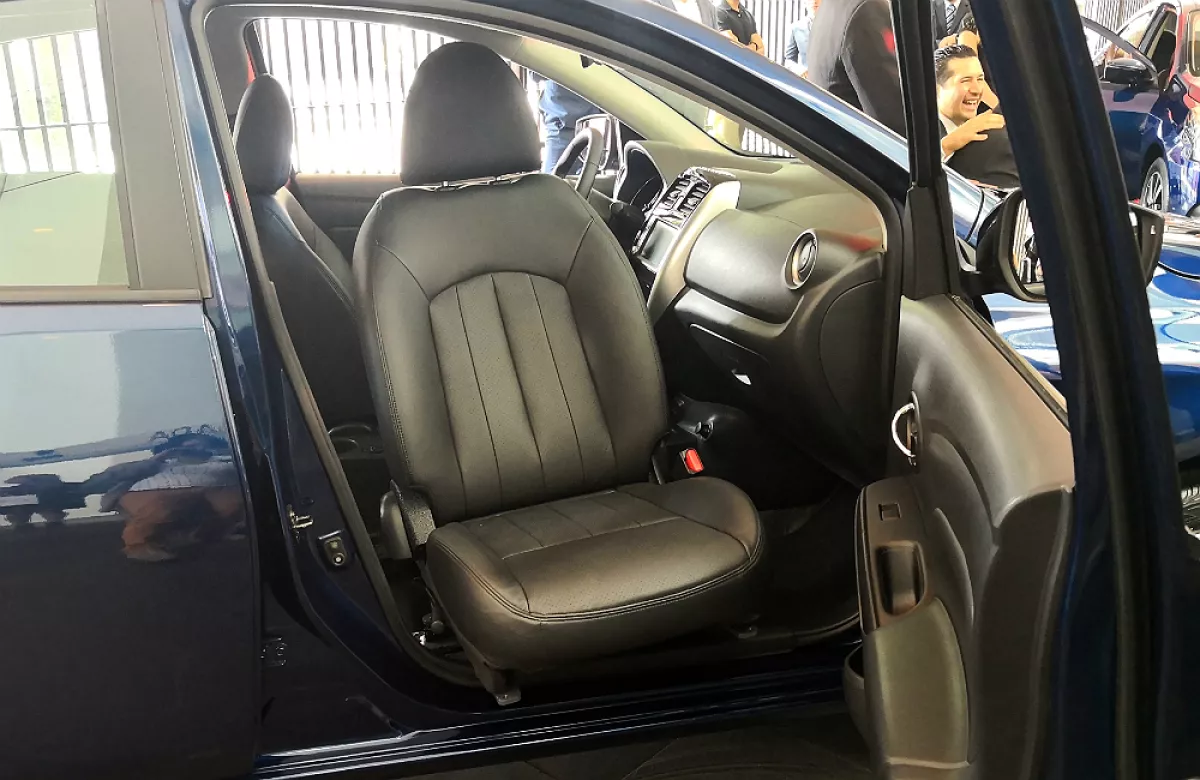 Nissan Versa Asiento Giratorio.jpg