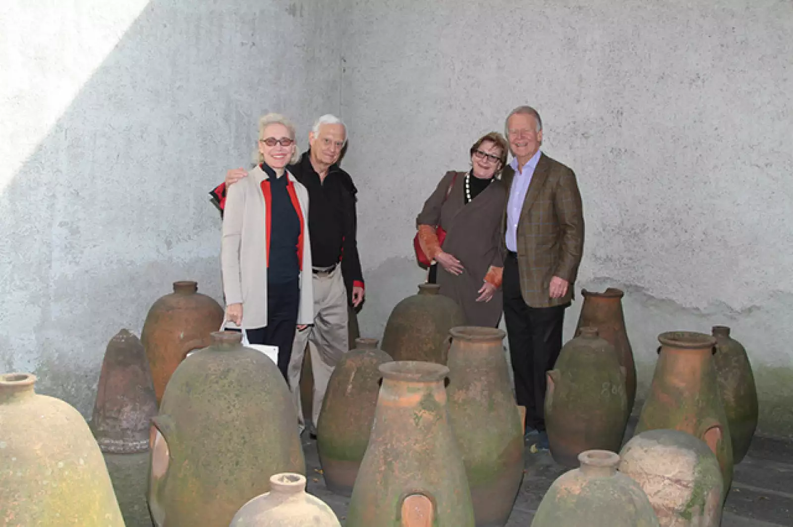 Claudia Steinfels, Jack Moriniere y Anne Moriniere, coleccionistas de Houston, con Christian Steinfels