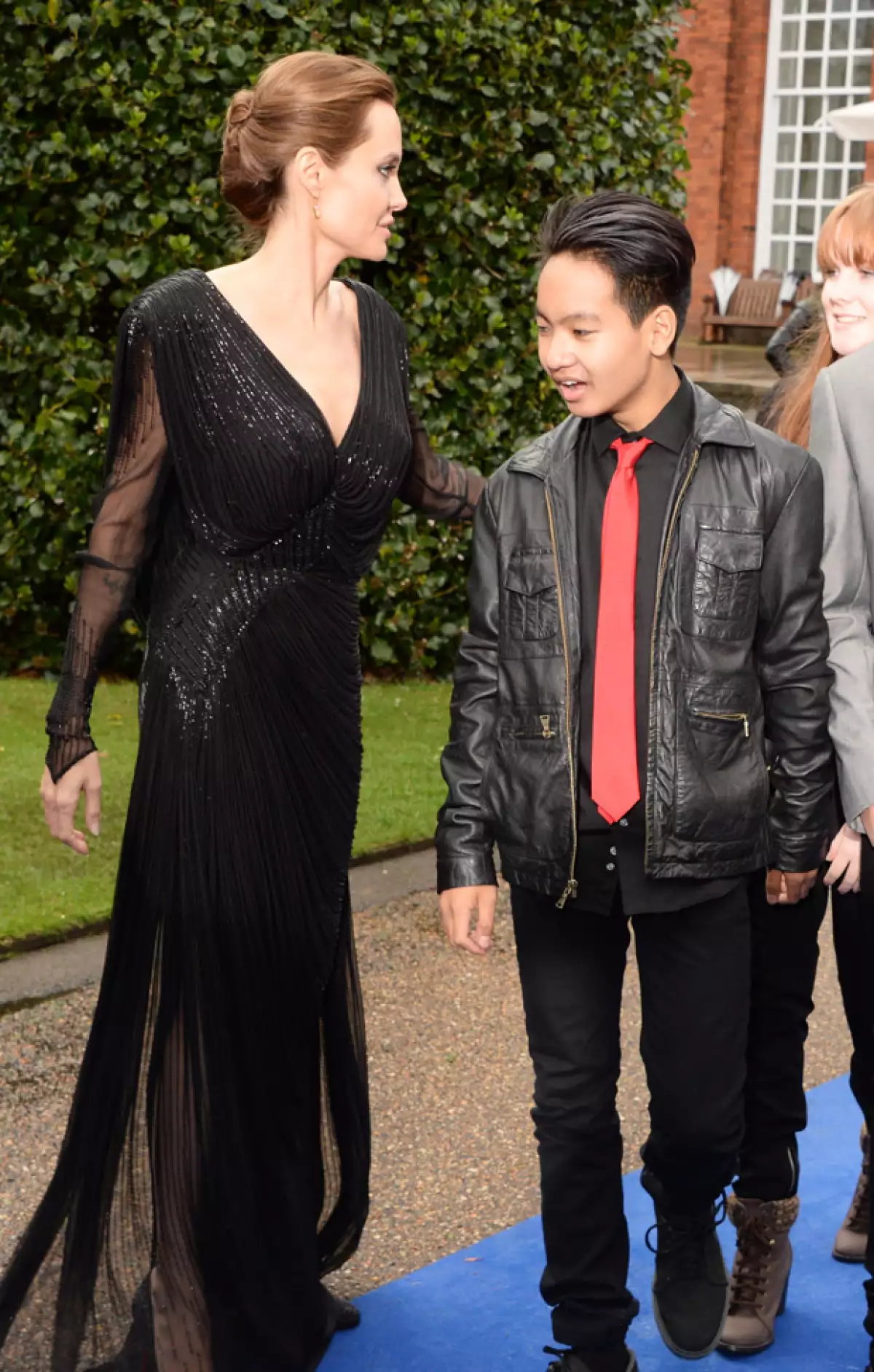 Maddox, de 13 años, fue adoptado de Camboya, país al que Angelina continuamente visita.