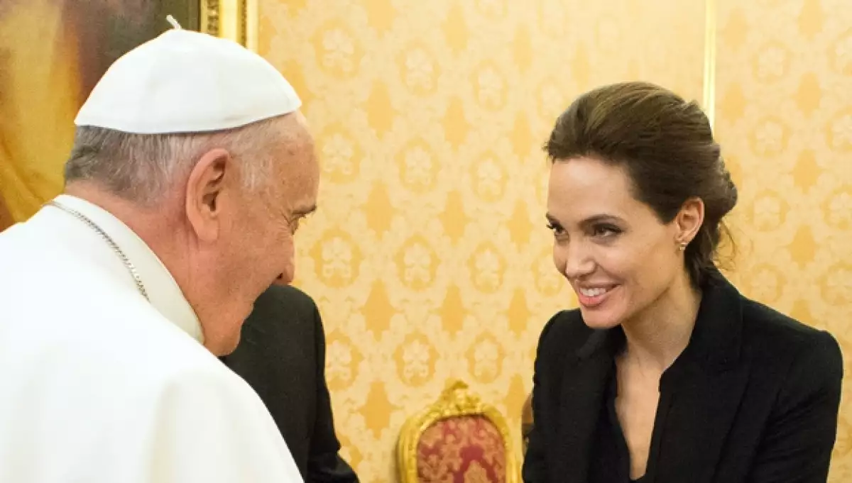 Angelina Jolie - papa Francisco