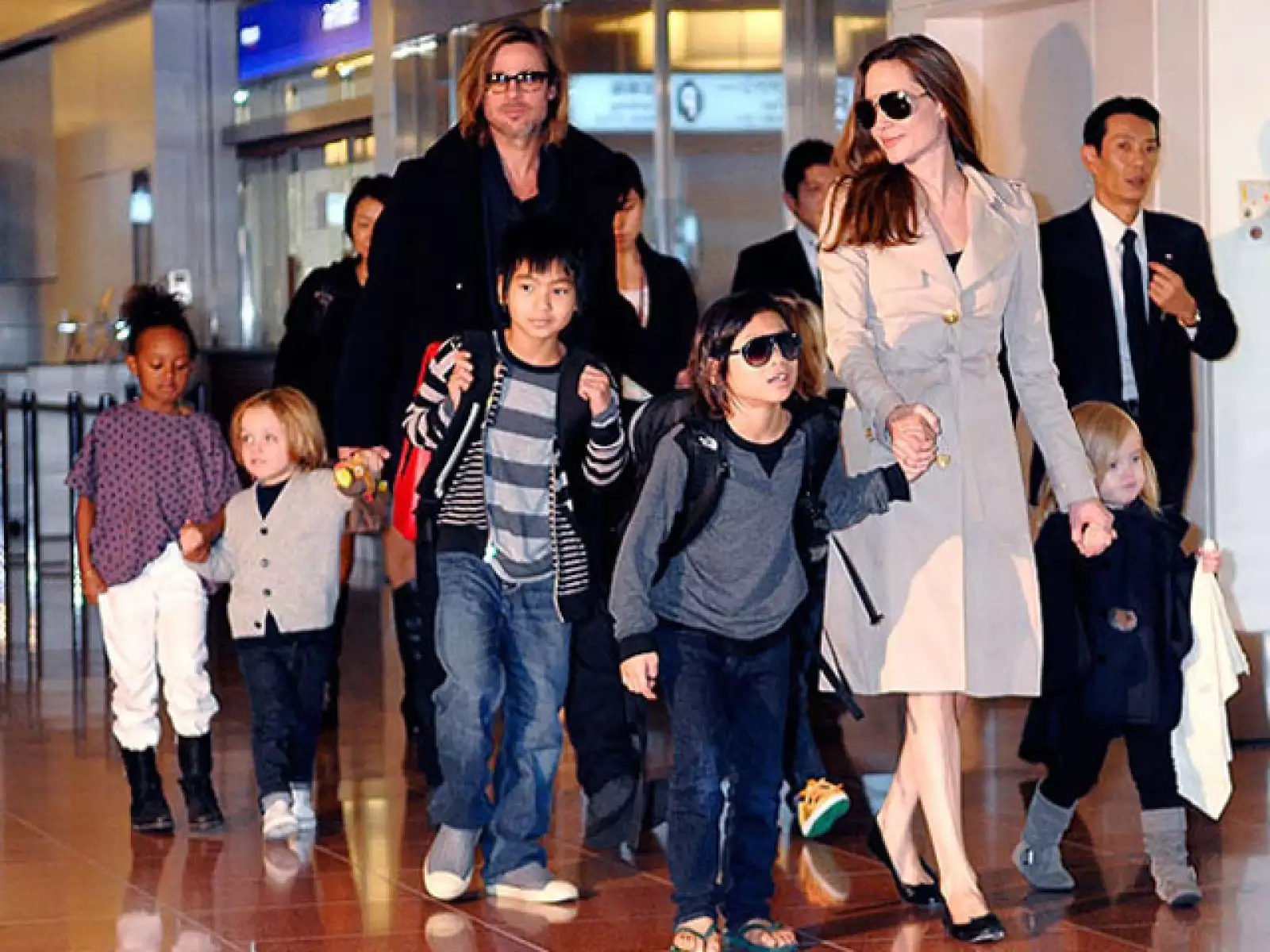La familia Pitt-Jolie: integrada por los actores y los pequeños Maddox, Pax, Zahara, Shiloh, Vivienne y Knox.