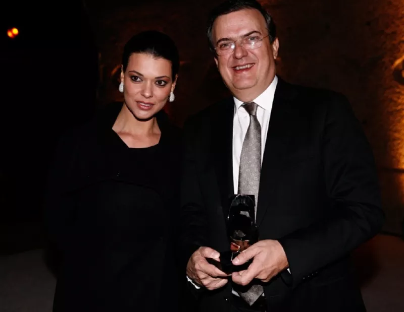 La esposa del jefe de Gobierno capitalino, Marcelo Ebrard, nos contó cómo se siente después de poco más de un año de casada.