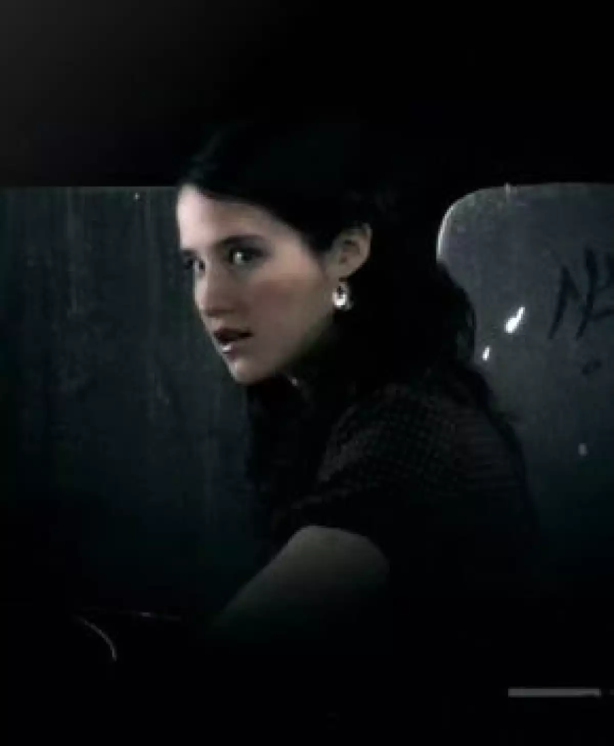 La cantante lanzó su nuevo clip del tema “Mediocre” el cual estará en exclusiva cinco días en su sitio de internet para luego ser difundido en los canales de televisión.