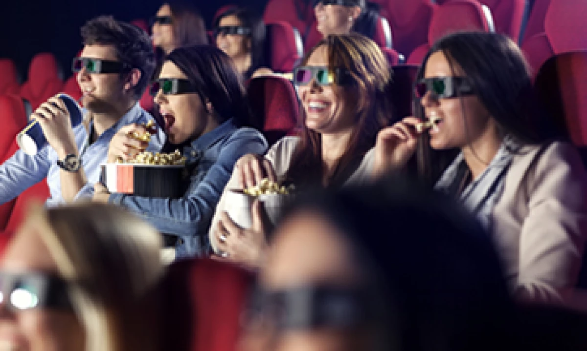 Las salas 4D utilizan la tecnología 3D y otros efectos físicos sincronizados con la película. (Foto: Getty Images)