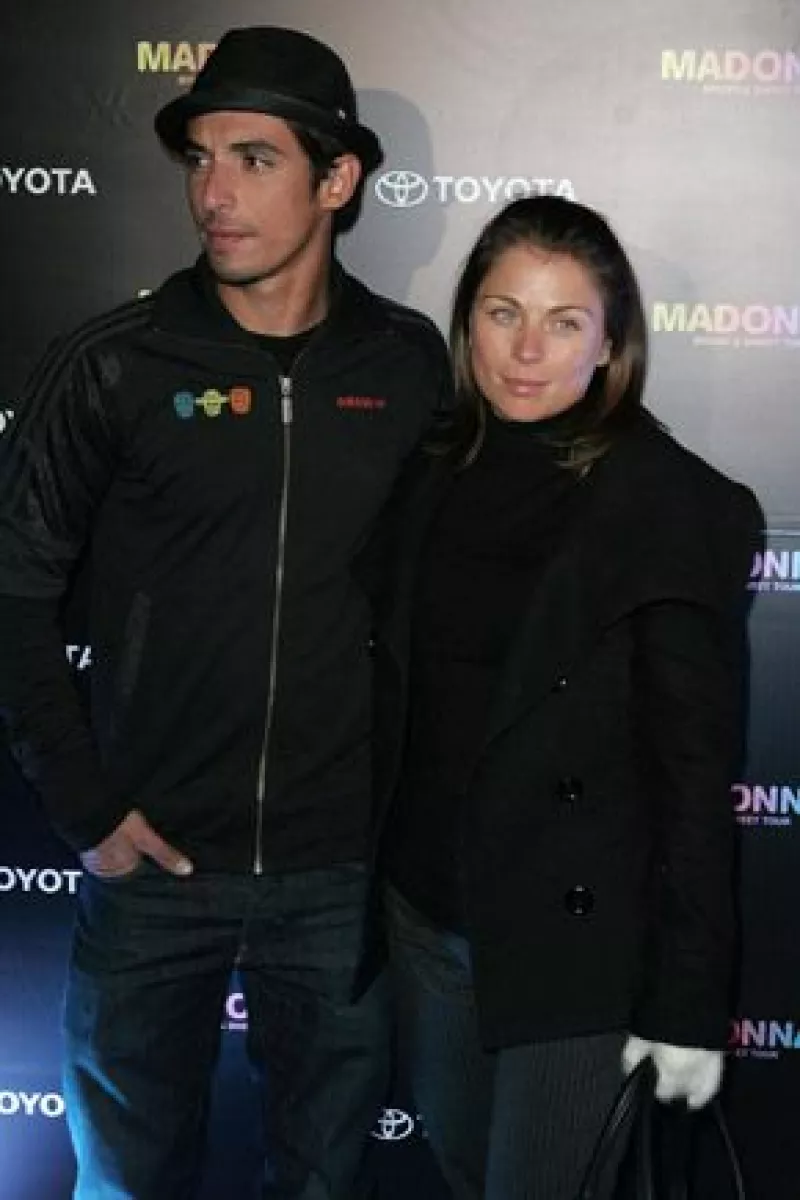 Ludwika y Alberto llegaron tomados de la mano a la fiesta de aniversario de un hotel en Acapulco.