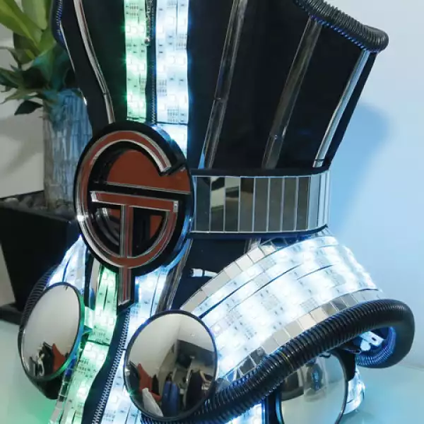 Este fue uno de los accesorios que captamos en el backstage de Gloria Trevi.