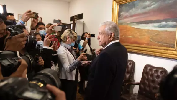 amlo en palacio 4.jpeg