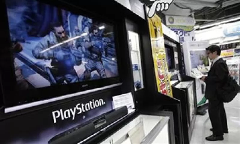 Las acciones de Sony han caído 55% desde que reveló el ataque pirata del 27 de abril. (Foto: AP)