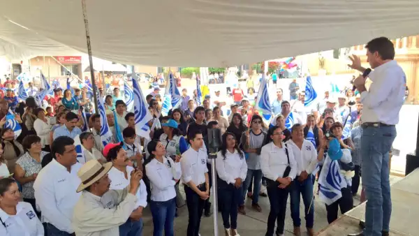 El panista propone contratar a encuestadoras y tener resultados en tres días para saber quien va de puntero en la intención de voto.