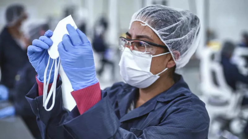 GM producción de mascarillas