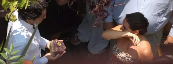 Los dos son muy espirituales, por lo que para la entrega formal del anillo hicieron esta singular ceremonia.