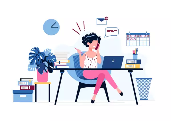 Oficinista molesta. Una mujer de negocios exhausta usa una laptop, hablando por teléfono sentada en la mesa. Síndrome de burnout. Estrés y depresión en el trabajo. Concepto de trabajo de oficina.