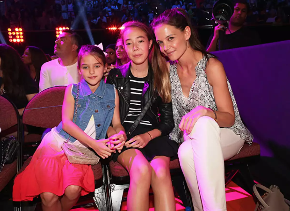 Suri Cruise (a la izquierda) está dejando a trás su imagen infantil y en unos años será muy probablemente una It girl.