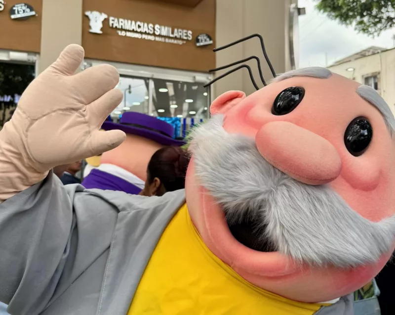 Dr. Simi no solo está en Farmacias Similares, estos son los otros negocios y las fundaciones que tiene