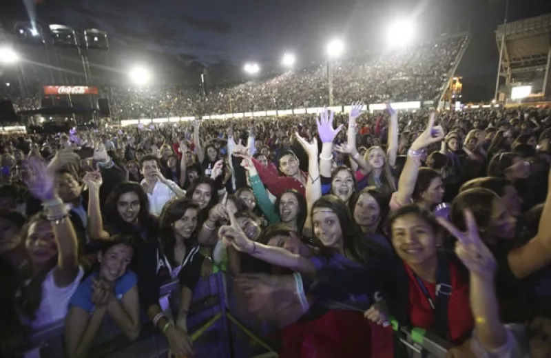 Quién mejor que una pre adolescente, de 12 años, amante de la música y fanática de Bieber para que nos narre la experiencia de cantar y bailar junto a más de 40 mil personas las canciones de su ídolo.