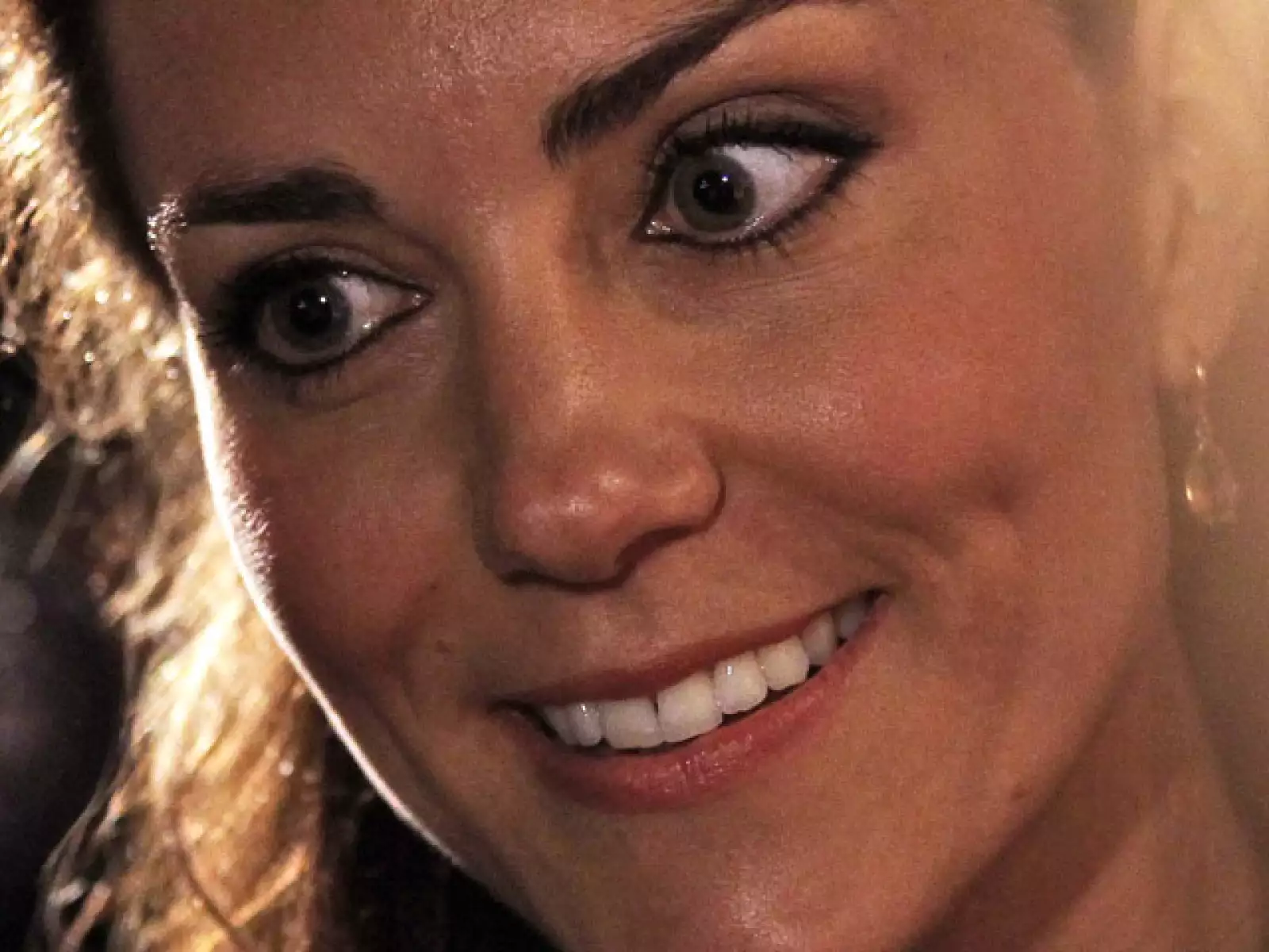 Nació en Reading, Inglaterra, el 9 de enero de 1982, aunque creció en Bucklebury. Tiene ascendencia escocesa y francesa.