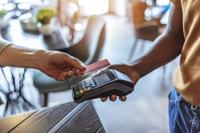 consumo-en-mexico-crece-pero-depende-ahorros-y-deuda