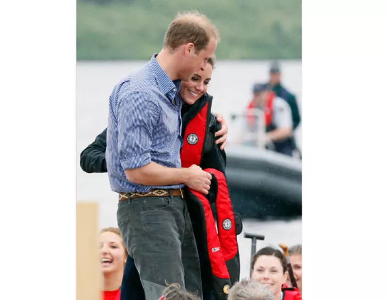 Después de siete semanas de no verse, William regresó a Londres tras haber estado en las Islas Malvinas por cuestión de trabajo.