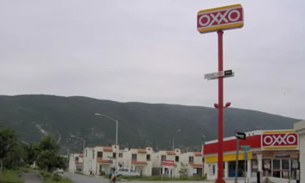 FEMSA Comercio opera actualmente más de 12,800 tiendas Oxxo. (Foto: Tomada de oxxoinmuebles.com.mx )