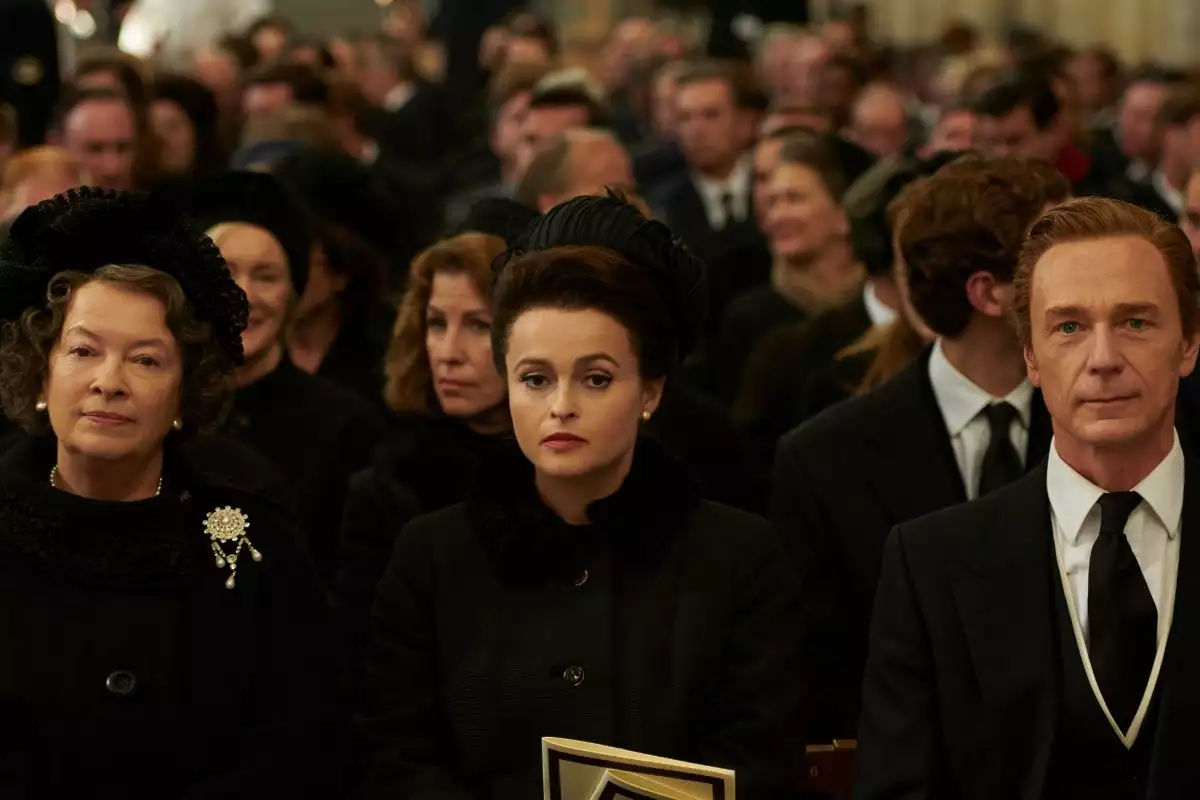 Helena Bonham Carter dice que 'The Crown' debería terminar ya