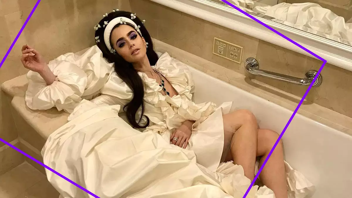 Lily Collins cierra las noches de Met Gala con una foto en la tina de su hotel. 