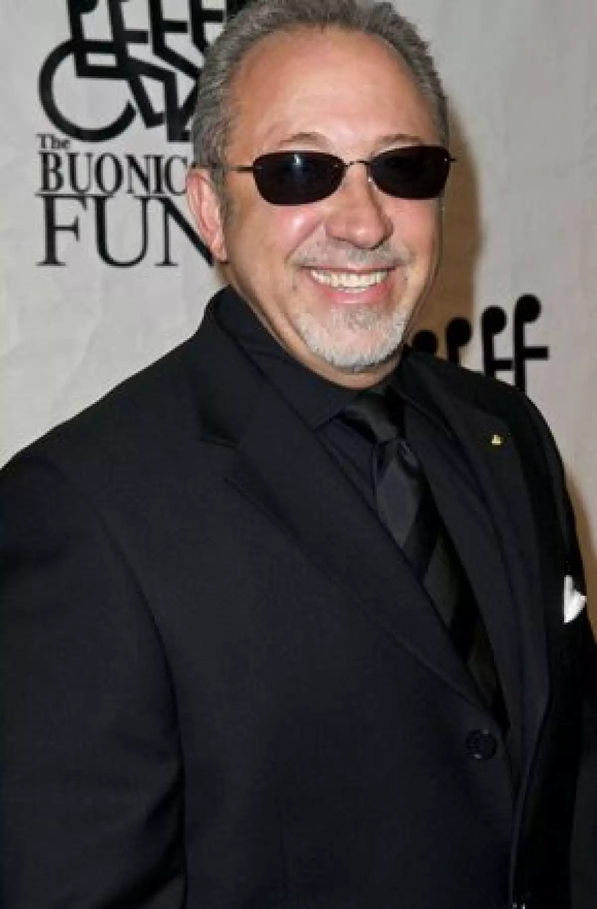 El presidente estadounidense nombró el miércoles a un grupo de hispanos, entre ellos el productor musical a una comisión que estudia la posibilidad de crear un museo nacional.