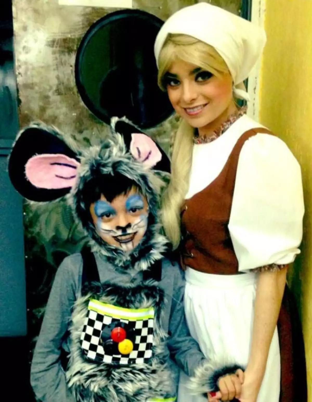 Con o sin disfraz, este día diversas celebridades también echan a volar su creatividad para esta fecha tan especial.