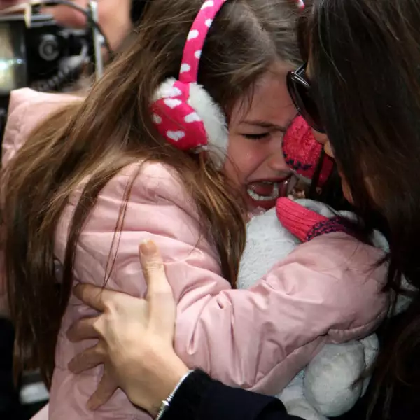 En una salida al teatro, Katie no pudo evitar que Suri protagonizara un berrinche en las calles de Nueva York.
