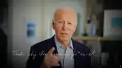 El presidente de los Estados Unidos, Joe Biden, saluda después de hacer comentarios sobre "acciones para promover la justicia ambiental", antes de firmar una orden ejecutiva en el Jardín de las Rosas de la Casa Blanca en Washington, EE. UU., el 21 de abril de 2023.