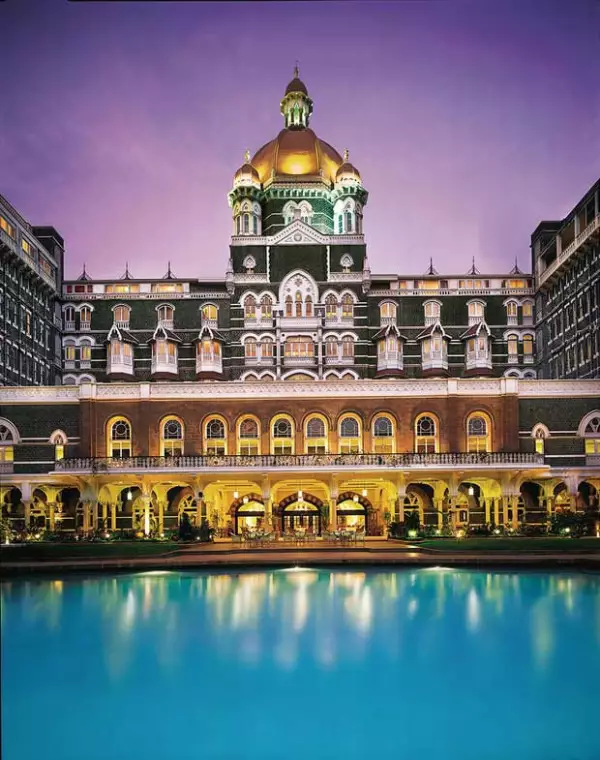 El Taj Mahal Palace tiene vista al mar árabe y es uno de los más lujosos en el mundo.